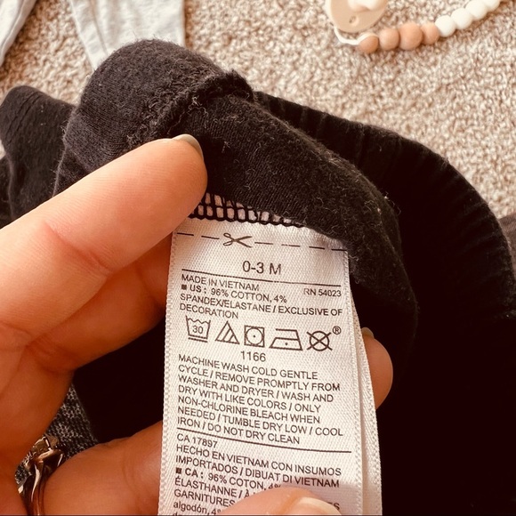 Old Navy | Ruffle Butt Pants Set - Picture 7 of 8